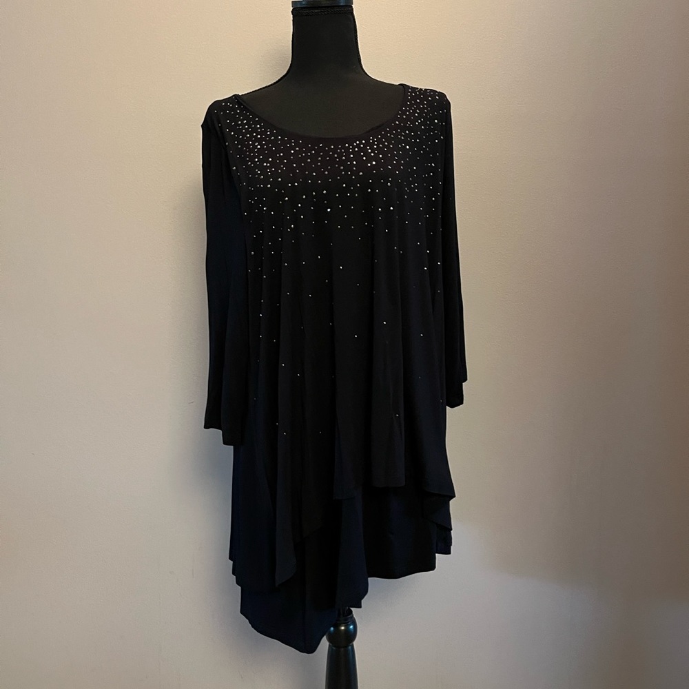Karen Kane Size 1X Sparkly Studded Top in Black
